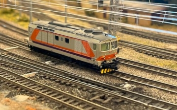 ARNOLD HN2655S FS, D.445 2. Serie, 2 Abblendlichter, MDVC-Lackierung, Epoche IV-V, mit DCC-Sounddecoder – Diesellokomotive - 2