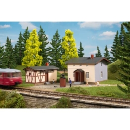 Auhagen 11457 H0 Bahnwaerterwohnhaus mit Nebengebaeude - 1