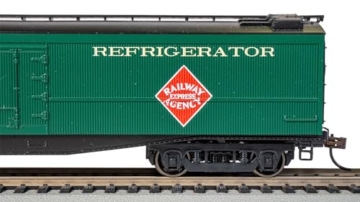 Bachmann Trains - 50' Express Reefer - Railway Express Agency #350 - HO Scale - 3