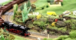 Bahnübergang auf der H0-Anlage bauen auf einer H0-Modellbahnanlage