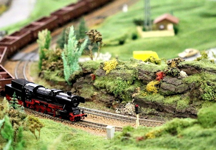 Bahnübergang auf der H0-Anlage bauen auf einer H0-Modellbahnanlage