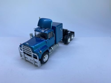 Brekina 85802 Mack RS 700, blau-metallic, US Truck Modell 1:87 (H0) - 4
