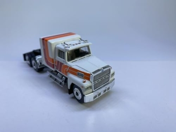 Brekina 85876 Ford LTL 9000, weiß/orange, US Truck Modell 1:87 (H0) - 3