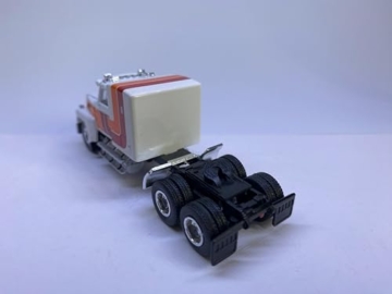 Brekina 85876 Ford LTL 9000, weiß/orange, US Truck Modell 1:87 (H0) - 6