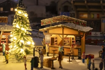FALLER 134006-2 Weihnachtsmarktbuden mit beleuchtetem Weihnachtsbaum - - 2