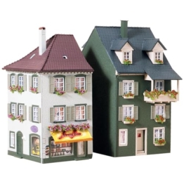 FALLER 2 Stadthäuser Modellbausatz mit 207 Einzelteilen 75 x 112 x 145mm, 68 x 91 x 134mm I Modelleisenbahn Zubehör H0 I Modelleisenbahn H0 Wohnhäuser, Divers - 1