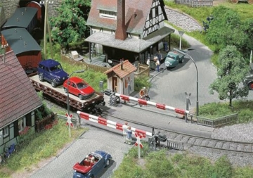 FALLER Beschrankter Bahnübergang Modellbausatz mit 78 Einzelteilen 190 x 160 x 50mm I Modelleisenbahn Zubehör H0 Gebäude I Modelleisenbahn H0 Übergang - 4
