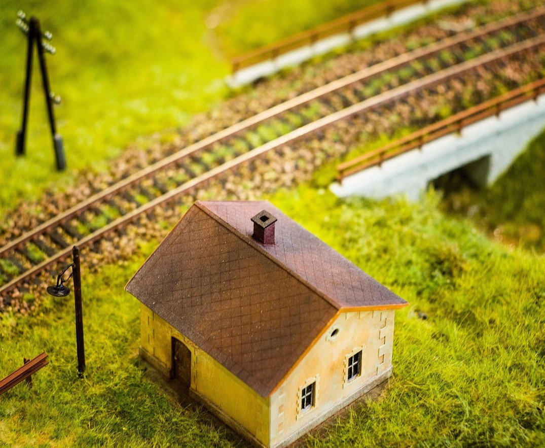 H0-Güterbahnhof mit Rangiergleisen und Güterwagen