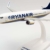 herpa 609395 – Boeing 737-800, Ryanair Passagierflugzeug, Wings, Modell Flugzeug mit Standfuß, Flieger, Modellbau, Miniaturmodelle, Sammlerstück, Kunststoff, Snap Fit - Maßstab 1:200 - 5