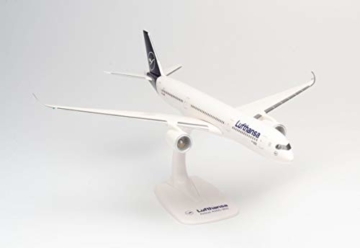 herpa 612258 – Airbus A350-900, Lufthansa Passagierflugzeug, Wings, Modell Flugzeug mit Standfuß, Flieger, Modellbau, Miniaturmodelle, Sammlerstück, Kunststoff - Maßstab 1:200 - 3