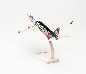 herpa 613200 Sun Boeing 737-800 “Eintracht Frankfurt-SGE Express” – TC-SPC Flugzeug Modellbau Miniaturmodelle Sammlerstück, mehfarbig - 4
