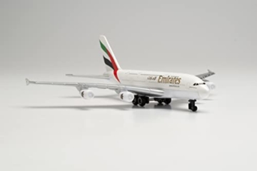 herpa 86RT-9904 – Single Airplane Emirates, Boeing A380, Flugzeug Modell, Flieger, Miniaturmodelle, Kleinmodell, Sammeln, Spielen, Detailgetreu, Metall, Kunststoff, Mehrfarbig - Maßstab 1:500 - 8
