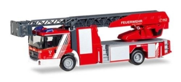 herpa 9455 Zoll Mercedes-Benz Econic Feuerwehrauto mit drehbarer Leiter L32 Feuerwehr Landshut Modell-Set, X-Small - 1