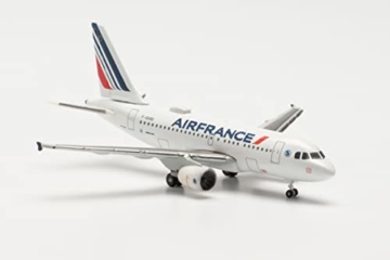 herpa Modellflugzeug Airbus A318 Air France 2021 Livery Maßstab 1:500 - Modellbau Flugzeug, Flugzeugmodell für Sammler, Miniatur Deko, Flieger ohne Standfuß aus Metall, Farbe: Mehrfarbig - 5