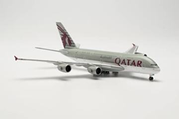 herpa Modellflugzeug Airbus A380 Qatar Airways -A7-APG Maßstab 1:500 - Modellbau Flugzeug, Flugzeugmodell für Sammler, Miniatur Deko, Miniaturmodell, Flieger ohne Standfuß aus Metall, Mehrfarbig - 5