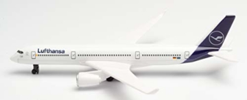 herpa RT4134 86RT-4134 – Airbus A350, Lufthansa Single Airplane, Wings, Modellflugzeug mit Standfuß, Spielzeug Flieger, Modellbau, Miniaturmodelle, Sammlerstück, Metall - Maßstab 1:500 - 4