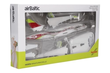 Herpa Snap-Fit Modellflugzeug airBaltic Airbus A220-300 50th A220 - YL-ABX Miniatur im Maßstab 1:200, Sammlerstück, Modell mit Standfuß, Kunststoff - 5