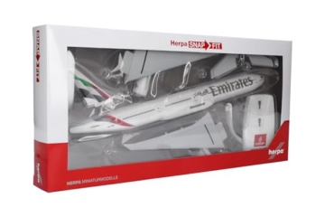 Herpa Snap-Fit Modellflugzeug Emirates Boeing 777-300ER - new 2023 Colors, Miniatur im Maßstab 1:200, Sammlerstück, Modell mit Standfuß, Kunststoff - 5