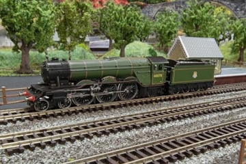Hornby TT:120 Modelleisenbahn TT3005M BR Klasse A3 4-6-2 60078 „Night Hawk“ – Lokomotiven der 4. Ära, grün - 4