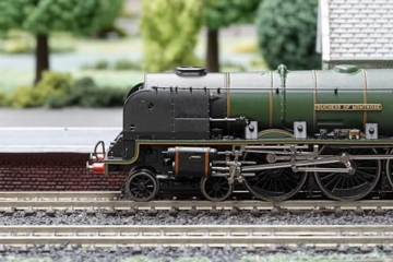 Hornby TT:120 TT3011M BR, Princess Coronation, 4-6-2, 46232, „Duchess of Montrose“ – Lokomotive der 4. Ära – Dampflok, grün - 6