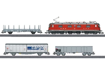 Märklin 29488 Digital-Startpackung „Schweizer Güterzug mit Elektrolokomotive Re 620“, Spur H0 Modelleisenbahn, viele Soundfunktionen, mit Mobile Station C-Gleis Schienen, 1:87 - 2