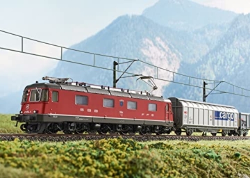Märklin 29488 Digital-Startpackung „Schweizer Güterzug mit Elektrolokomotive Re 620“, Spur H0 Modelleisenbahn, viele Soundfunktionen, mit Mobile Station C-Gleis Schienen, 1:87 - 3