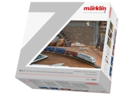 Märklin 81875 Spur Z Startpackung Moderner Güterverkehr – Diesellok BR 285 mit Metallfahrwerk, 3 Güterwagen, Gleisoval & Fahrgerät – Modellbahn Startset 1:220 - 1