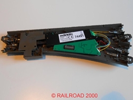 Märklin C-Gleis Weiche Links (24611) HO 16.5 mm mit Decoder und Antrieb - 1
