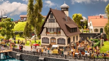 NOCH® Wirtshaus mit Biergarten, Gasthaus Modellbau, 18,9 x 17,2 cm für die Spurweite H0 - 2