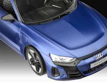 Revell Modellbausatz Audi RS e-tron GT - Detailgetreue Karosserie - Bewegliche Vorderachse - Easy-Click-System für einfachen Zusammenbau; Mit Abziehbildern für individuelle Gestaltung - 4