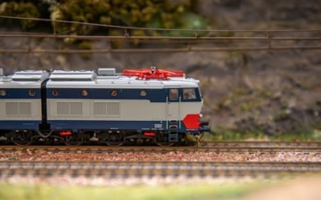 Rivarossi HR2968 FS, E.656 4. Serie Originallackierung, ohne Dachrinne, mit Dämpfern, Folge. V Elektrolokomotive, Grau - 2