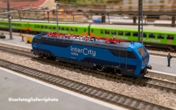 Rivarossi HR2982S FS, Elektrolokomotive E.402B in Neuer „Intercity“-Lackierung in Blau, Baureihe VI, mit DCC-Sounddecoder - 2