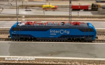 Rivarossi HR2982S FS, Elektrolokomotive E.402B in Neuer „Intercity“-Lackierung in Blau, Baureihe VI, mit DCC-Sounddecoder - 3