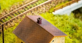 Straßen auf der Modellbahn realistisch bauen auf einer H0-Modellbahnanlage