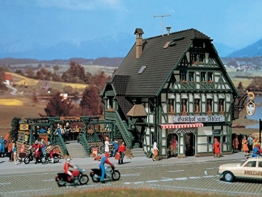 Vollmer 47711 Gasthaus mit Metzgerei und Inneneinrichtung - 1