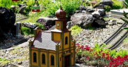 Wasser, Flüsse und Seen auf der Modellbahn gestalten auf einer H0-Modellbahnanlage